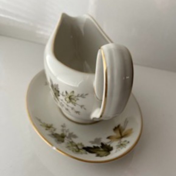Royal Doulton Vintage Gravy Boat and Stand - Larchmont *As Is* - Picture 6 of 8